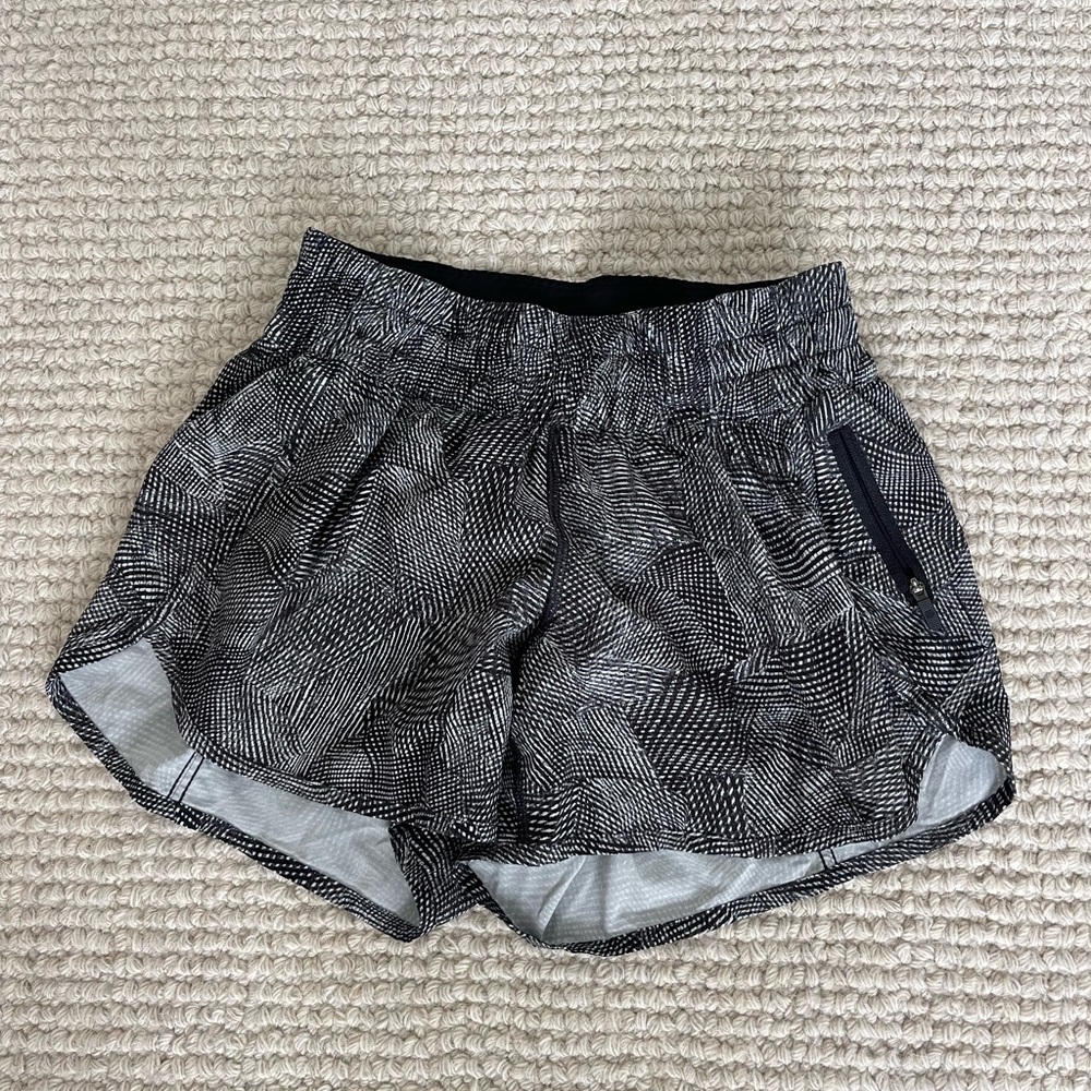 Lululemon Tracker Short, size 6, 4”